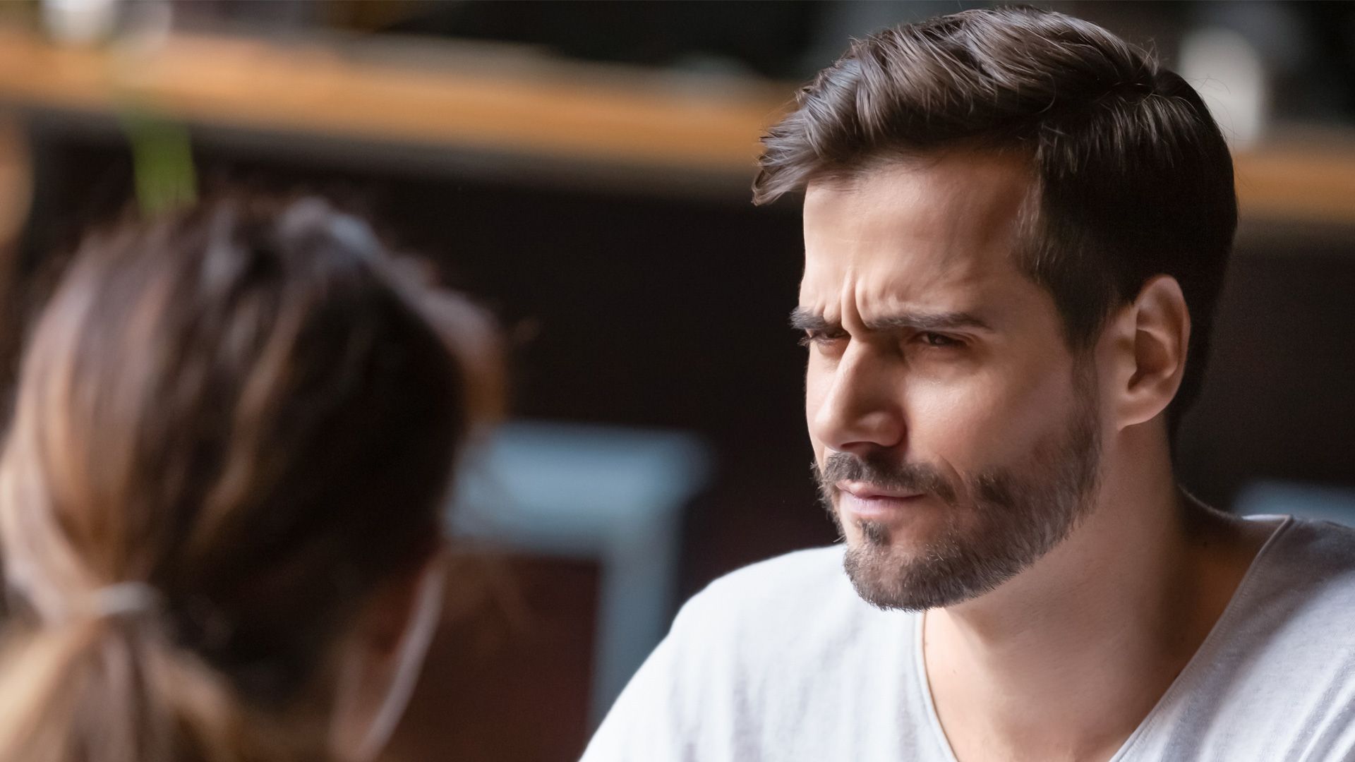 Foto bij een artikel over het belang van een sterke openingszin in een non-fictieboek.